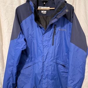 Columbia Men's Two-Tone Blue Raincoat